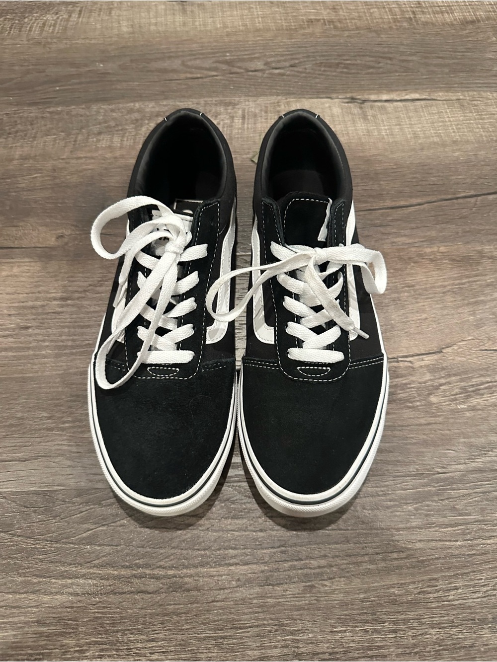 Women’s Vans Black and White Old Skool Low-Top Sneakers